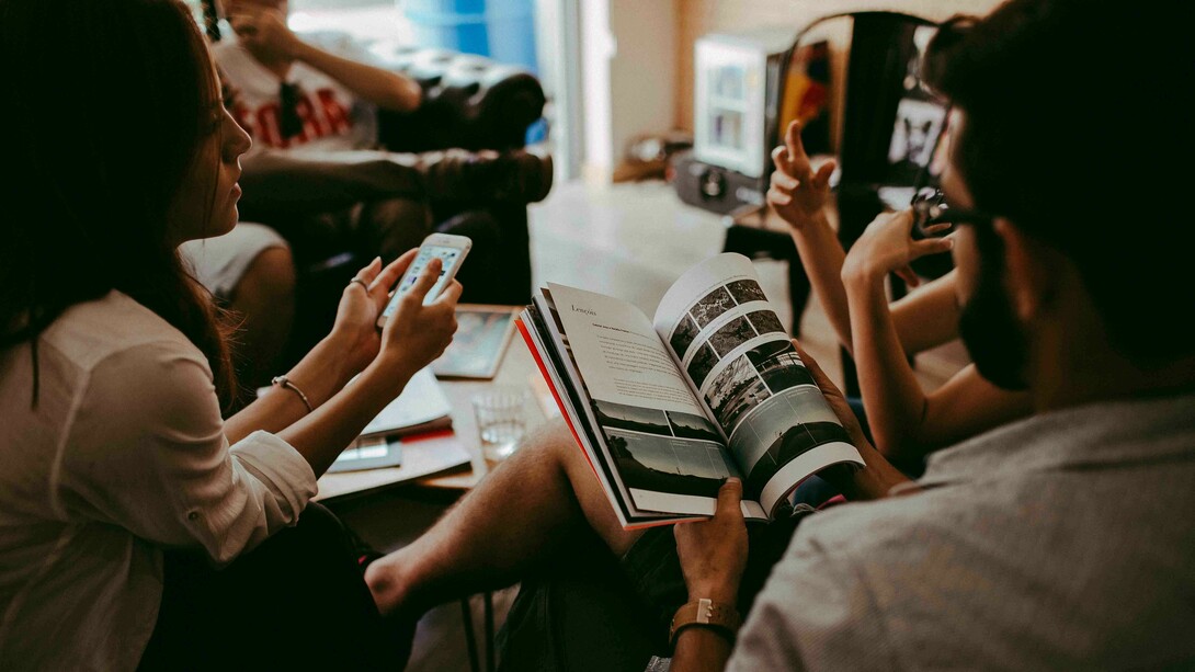 Participe do clube do livro e descubra como as redes sociais estão influenciando nossos hábitos de leitura. Uma análise aprofundada sobre o impacto das mídias sociais e o ressurgimento da popularidade dos livros na era digital