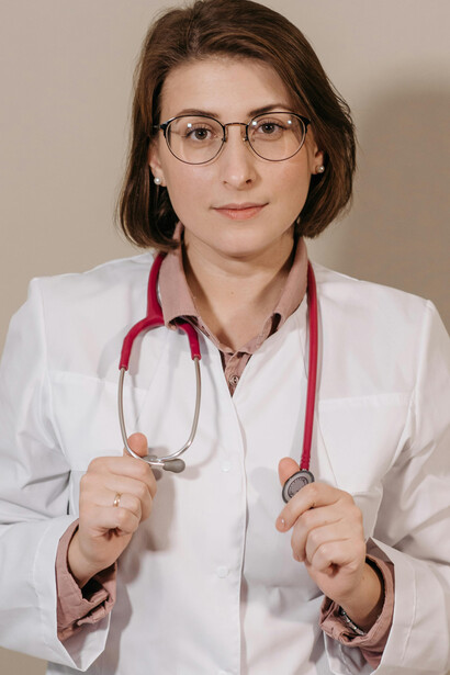 Desmitificando mitos na saúde: médicos são profissionais como qualquer outro, não divindades. Valorize o trabalho e a dedicação real