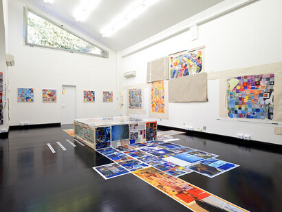 Headandhandinhand, exhibition view