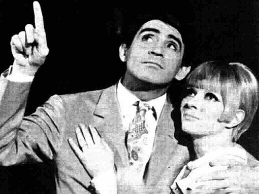 Garinei e Giovannini. Gli attori Walter Chiari e Delia Scala nella commedia musicale "Buonanotte Bettina", (1956)