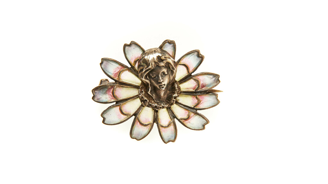 Brooch
Unknown maker
c.1900
Silver and enamel
© Anderson Collection of Art Nouveau. UEA.