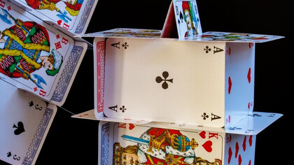 La Guerra Fredda era stata un castello di carte che si reggeva su una spinta reciproca e contrapposta