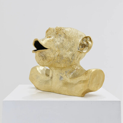 Lisa Roet, Gold chimp bust, 2019. Courtesy of Gow Langsford Gallery