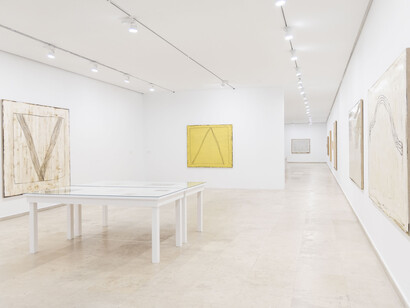Hernández Pijuan, Llaurats, vista de exhibición. Cortesía del Museo Patio Herreriano