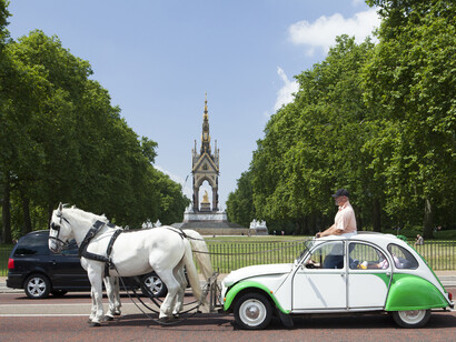 William Mackrell, Deux Chevaux [Albert Memorial] (2014), C-type on Fuji Crystal Archival Paper,  120 cm x 90 cm, Courtesy The Ryder Projects