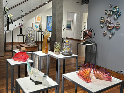 Various artists, Western North Carolina glass, exhibition view. Courtesy of Momentum Gallery