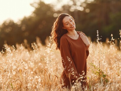 Pensar em liberdade é superar a realidade superficial imposta. É procurar um sentido radical para ir ao fundo e à raiz das coisas para aprofundar e explorar as dimensões mais complexas e desconhecidas da realidade