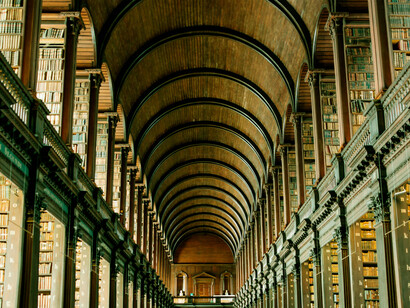 Biblioteca. A criação do CLÉ tem como objetivo angariar fundos através do mundo empresarial para apoiarem jovens talentos lusófonos no universo cultural e educacional