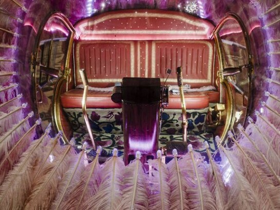 Joana Vasconcelos, Lilicoptère, 2/4, 2012, Photo Luís Vasconcelos/Courtesy Unidade Infinita Projectos | Château de Versailles