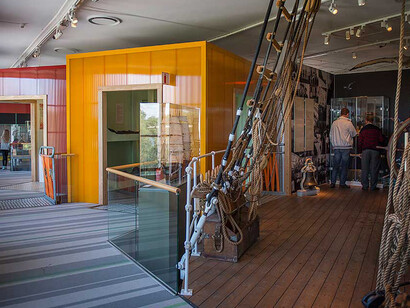 Shipping & Shopping. Courtesy of Sjöhistoriska museet