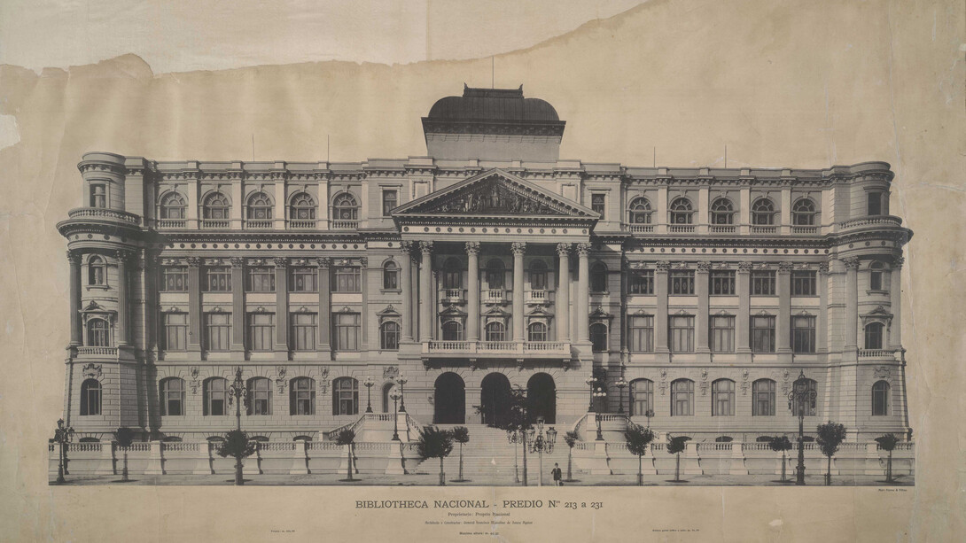 Fachada principal do edifício. Na obra "Avenida Central, 8 de março de 1903-15 de novembre de 1906" de Marc Ferrez, consta o projeto deste edifício, 1910