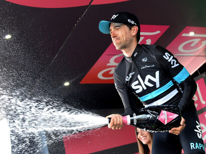 Mikel Nieve festeggia