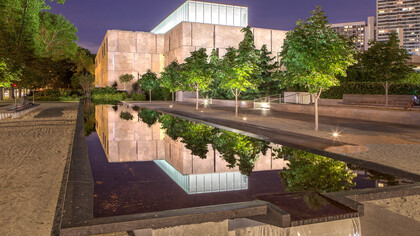 Fountain at the parkway, Barnes Foundation in Philadephia