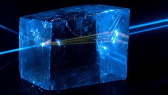 Fluorescenza e birifrangenza del laser a 445 nm in un cristallo di calcite