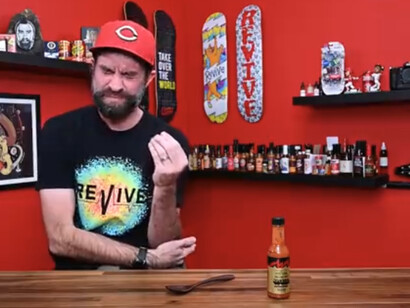 La salsa The Last Dab Apollo se produce en  Nueva York. El frasco contiene 148 ml. y se elabora con el aji súper picante Apollo, lo que le da su intenso sabor y nivel de picante