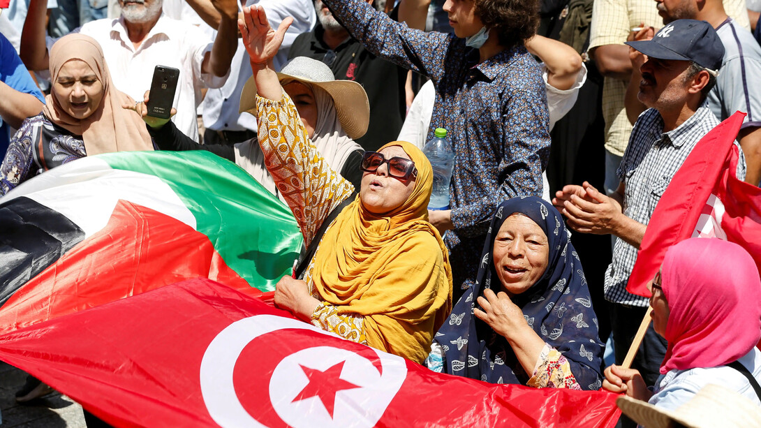 Cientos de personas se manifestaron este 19 de junio en Túnez en una segunda jornada de protesta contra un referéndum constitucional convocado por el presidente Kais Saied