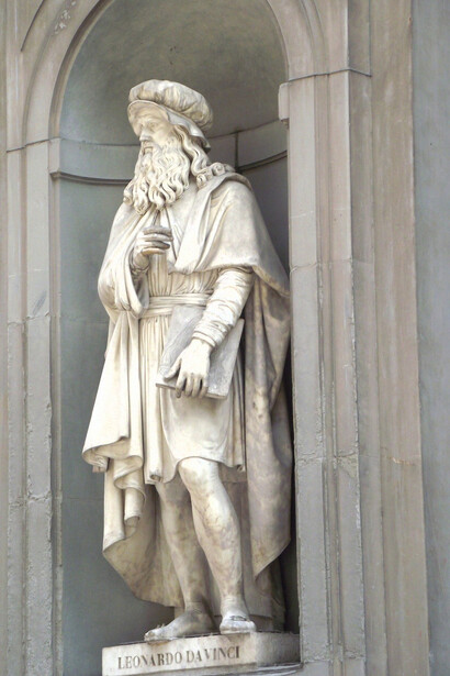 Statua di Leonardo nel cortile degli Uffizi