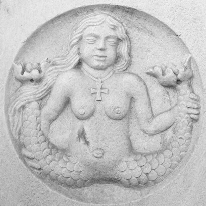 Rilievo con sirena bicaudata nello Schloss Porcia, Spittal an der Drau, Carinthia, Austria