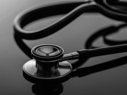 The provision of medical treatment and nursing care systematically belongs together and should be covered through joint remuneration by way of network budgeting