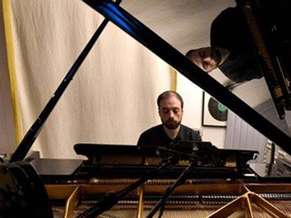 Giampiero Locatelli durante un concerto