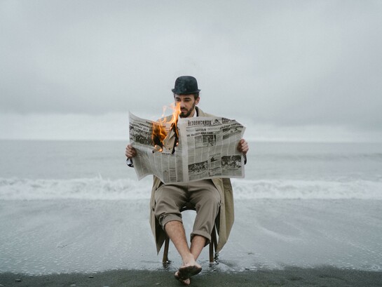 Os movimentos populares no começo da década de 2010 contra a Dilma. Com pautas como: corrupção, aumento dos transportes etc. Foram sequestradas então pela oposição. Então, com a presidente nas cordas... Foi algo fácil de parte de Rodrigo Maia e do Congresso Nacional