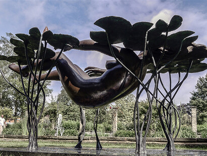 Maria Gamundi, Ninfea. leicester sculpture in the garden