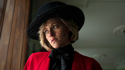 La actriz Kristen Stewart interpreta a la princesa Diana de Gales en el filme «Spencer». Foto: Diamond Films