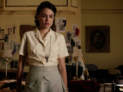 Fotograma de la serie de televisión «El tiempo entre costuras», basada en la novela homónima de María Dueñas