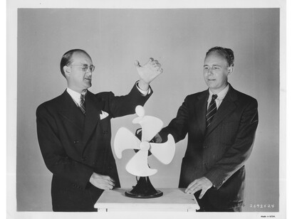 Dr. Harold Edgerton, Dropping an egg into a fan!, 1940, © Harold Edgerton Archive, MIT. Courtesy Michael Hoppen Gallery