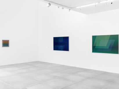 Carlos Cruz-Diez, vista da exposição. Cortesia da Galeria Simões de Assis