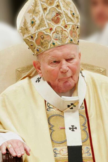 Karol Józef Wojtyla, a cambio de elevar la presencia política del Estado Vaticano y de cooperar en la derrota del comunismo internacional, dejó para después la renovación interna de la institución religiosa