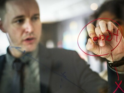 Two colleagues engaged in a dynamic planning session, using visual tools to map out their decisions, emphasize the flexibility and continuous improvement of the Agile methodology