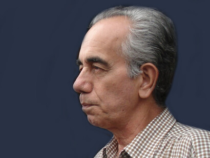 El poeta Marco Aguilar en 2010, mientras conversaba con el autor de este artículo. Foto: Darinka Hilje