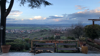 Veduta dalla tenuta Lisetta sulla piana di Monterotondo con lo sfondo del monte Soratte