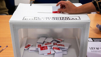 Mesa de votación del último Plebiscito Constitucional en Chile