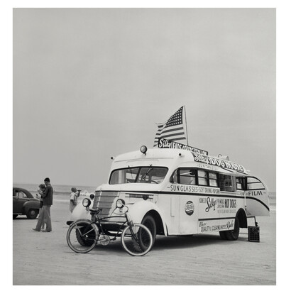 Berenice Abbott, Silky's Hot Dog Stand, Daytona Beach, Florida © Estate of Berenice Abbott/Getty Images. Image courtesy of Huxley-Parlour Gallery