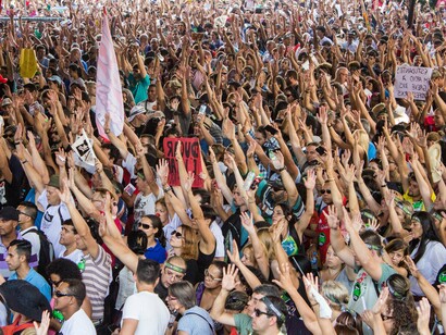 Manifestação dos professores estaduais de São Paulo por melhorias nas condições de trabalho em 2015. Sem mudanças educacionais não poderemos mudar o cenário com que nos deparamos mundialmente. Os professores são líderes muito importantes na transformação da sociedade que buscamos para o mundo