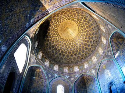 Located on the eastern side of Naqsh-e Jahan Square in Isfahan, the Sheikh Lotfollah Mosque (Persian: مسجد شیخ لطف الله, romanized: Masjid-i Shaykh Lutfallah) is an iconic Shi'ite mosque renowned for its exquisite architecture and cultural significance