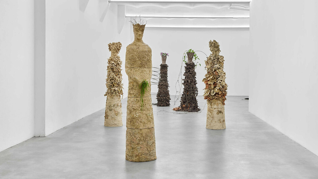 Chiara Camoni, Colonne, vista della mostra. Per gentile concessione di SpazioA