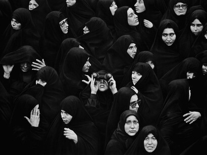 Tehran 1979. Compressed charcoal on paper, 150 x 220 cm, 2019