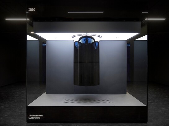  IBM Quantum System One a Ehningen, in Germania. IBM Research