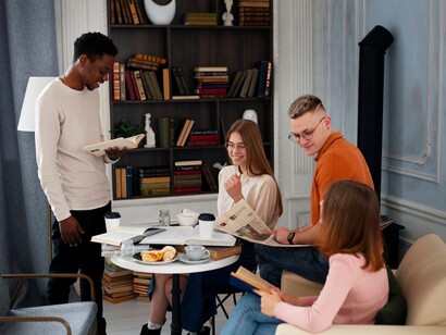 Riduce i costi dell’abitare grazie alla condivisione di risorse, servizi e attività