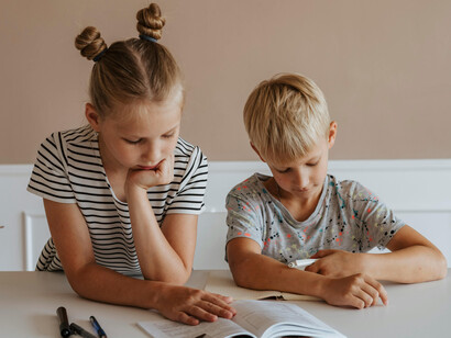 Bambini imparano insieme. Bambini diversi, legame speciale: la potenza dell'amicizia senza confini