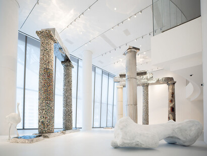 Subodh Gupta, एक मुट्ठी आसमान (A fistful of sky), exhibition view. Courtesy of Nature Morte 