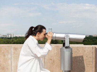 A researcher uses a mounted observation scope to scan the sky, reflecting the hands-on, field-based approach described in Nightcrawler UAP’s investigations