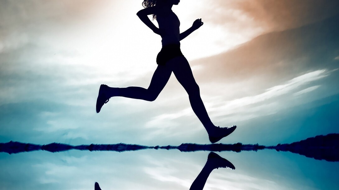 "Runner" reflejada en el agua