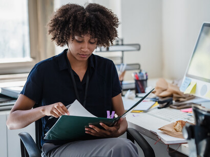 O jovem poderá se preparar melhor para o futuro ao receber educação finceira em sua trajetória de aprendizado