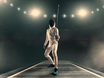  Il fioretto è una disciplina della scherma dove gli atleti si sfidano utilizzando una spada leggera, con l'obiettivo di colpire il tronco dell'avversario per ottenere punti