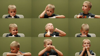 Imágenes del Experimento Marshmallow de Stanford. El éxito en la vida está estrechamente relacionado con la capacidad de postergar la gratificación inmediata y mantener hábitos consistentes a lo largo del tiempo