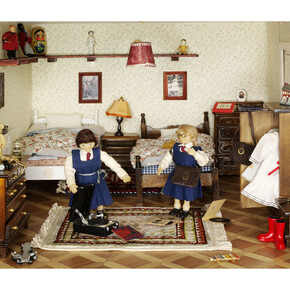 Hopkinson House - bedroom detail set in 1940s, England, 1980s-1990s, © Victoria and Albert Museum, London
